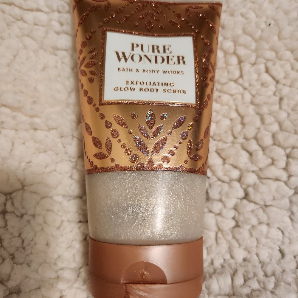 Bath and Body Works Pure Wonder Exfoliating Glow Body Scrub